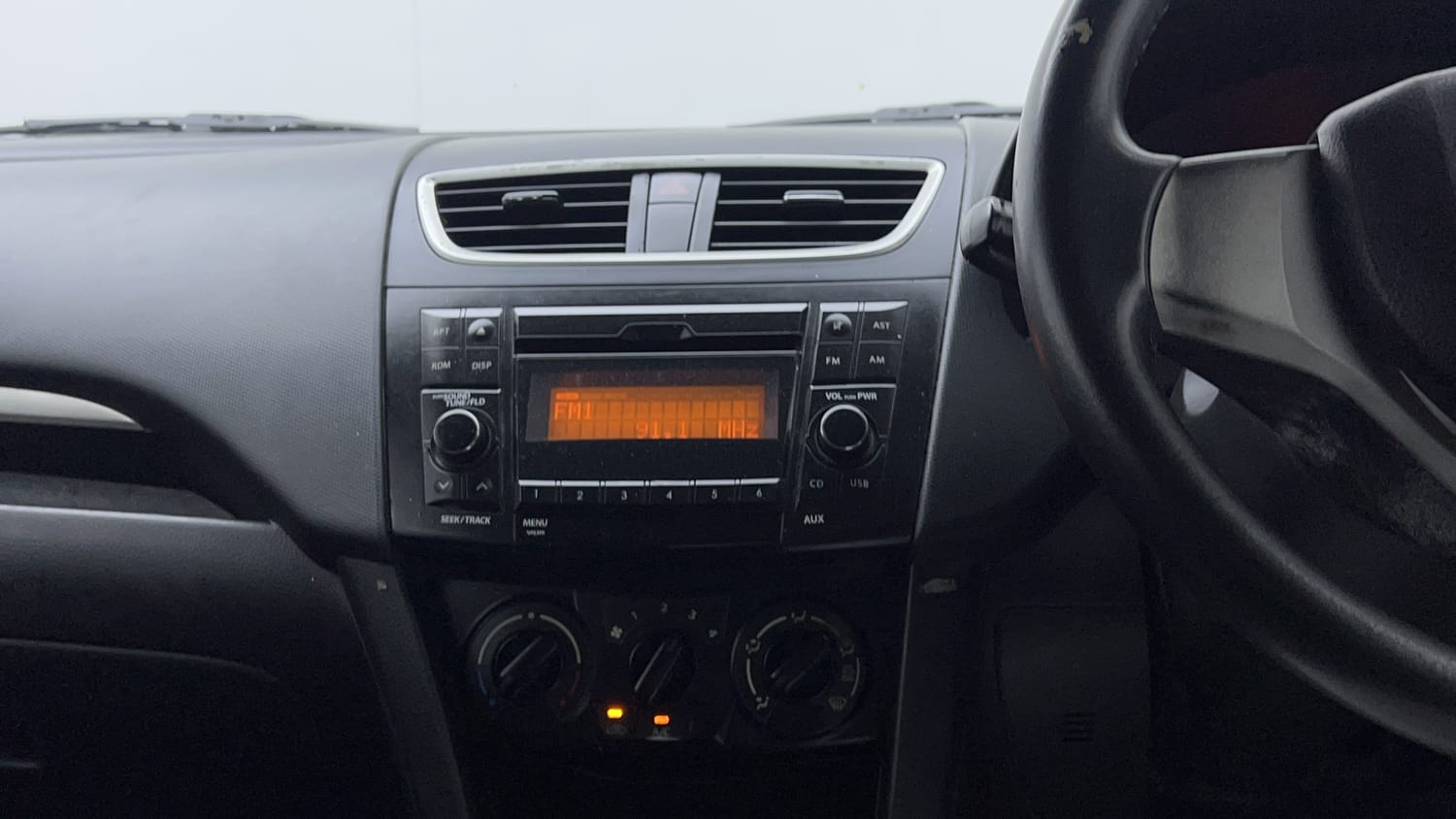 Used 2016 Maruti Suzuki Swift VXi Petrol Manual interior MUSIC SYSTEM & AC CONTROL VIEW