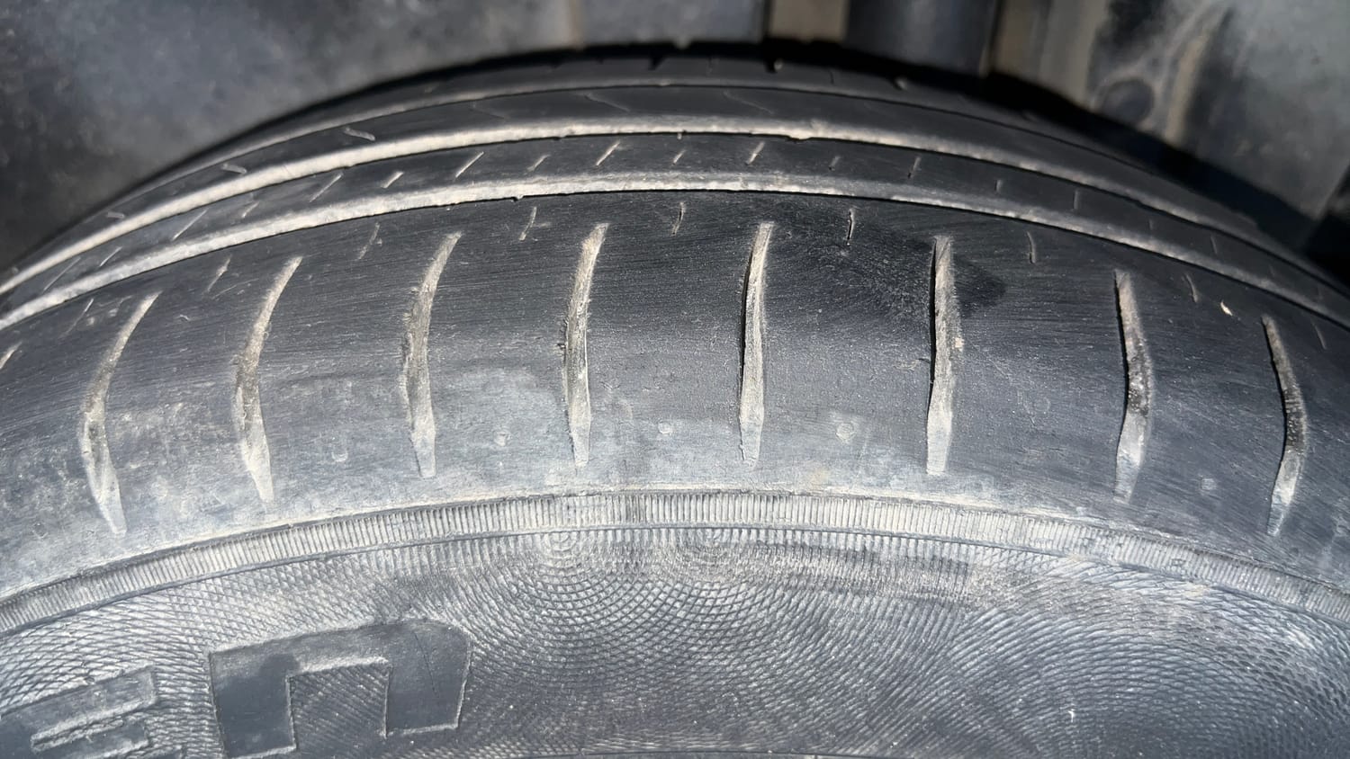 Used 2016 Maruti Suzuki Swift VXi Petrol Manual tyres LEFT REAR TYRE TREAD VIEW