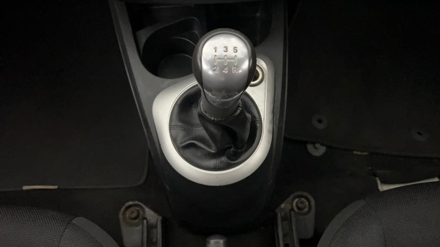 Used 2017 Ford Figo Duratec Petrol EXI 1.2 Petrol Manual interior GEAR  KNOB VIEW