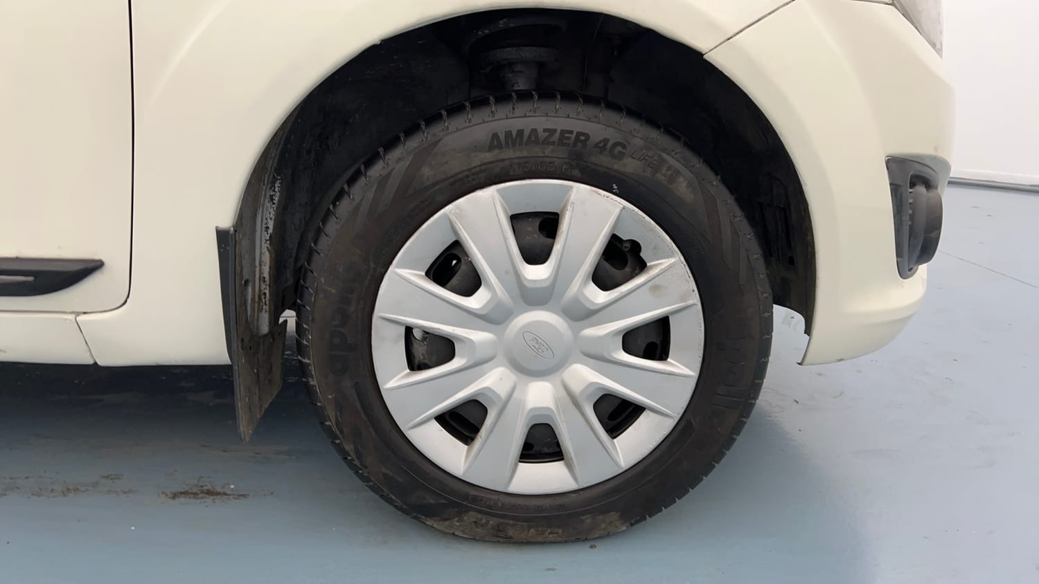 Used 2017 Ford Figo Duratec Petrol EXI 1.2 Petrol Manual tyres RIGHT FRONT TYRE RIM VIEW