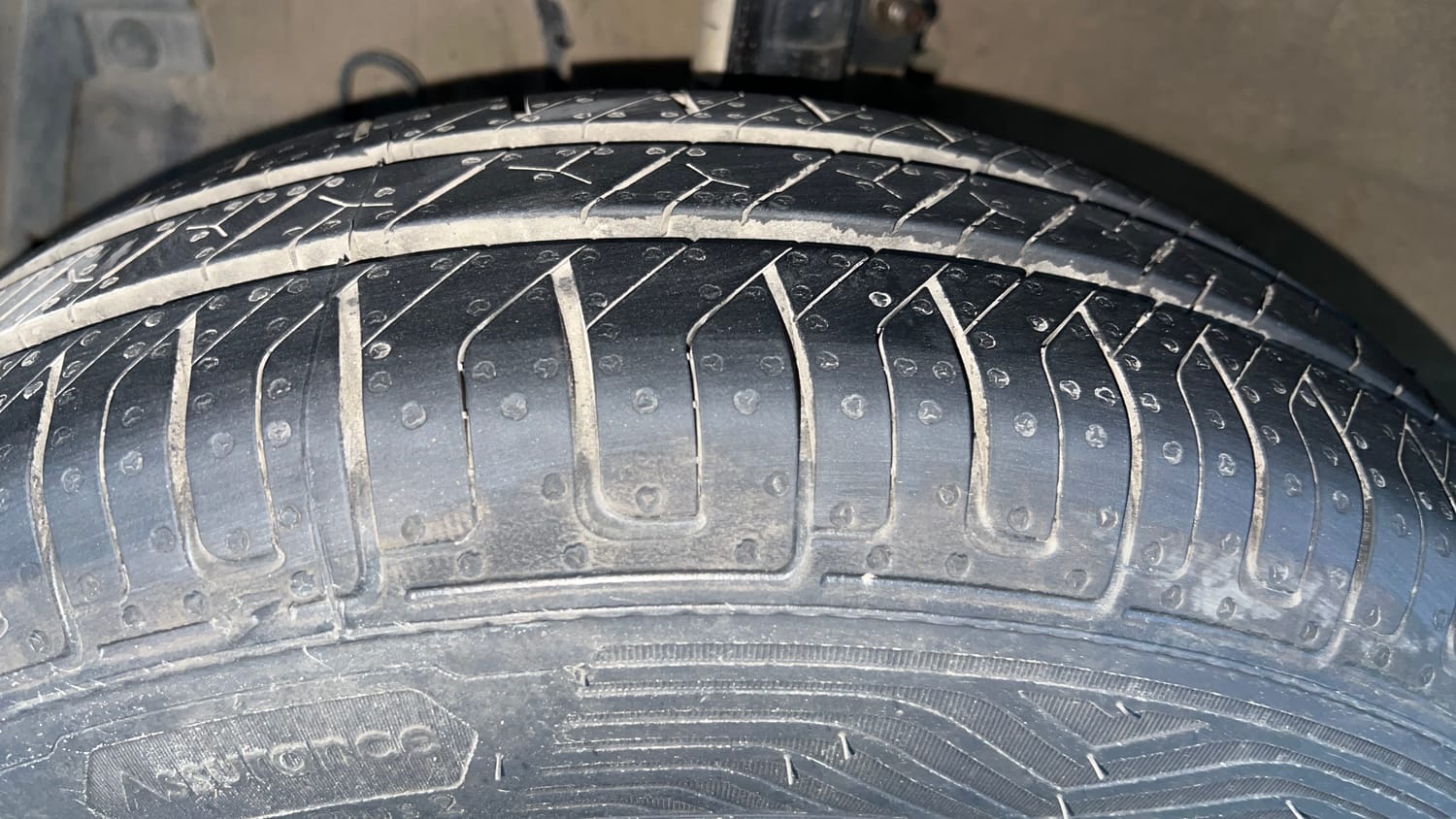 Used 2016 Maruti Suzuki Swift VXi Petrol Manual tyres LEFT FRONT TYRE TREAD VIEW