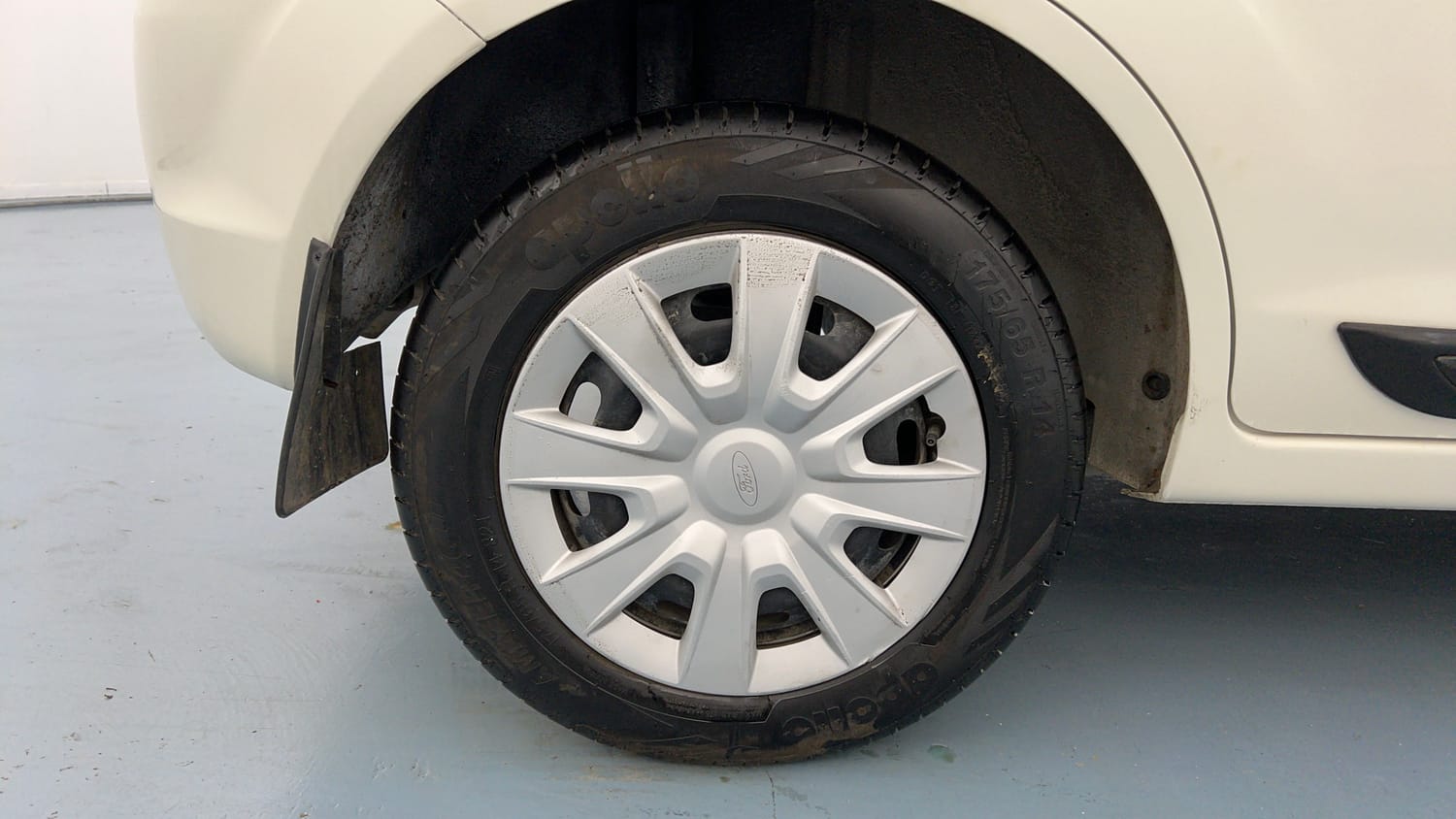 Used 2017 Ford Figo Duratec Petrol EXI 1.2 Petrol Manual tyres RIGHT REAR TYRE RIM VIEW
