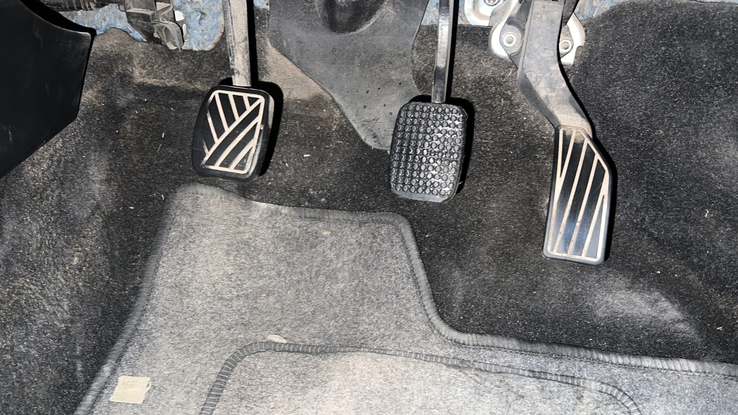 Used 2016 Maruti Suzuki Swift VXi Petrol Manual interior PEDALS VIEW
