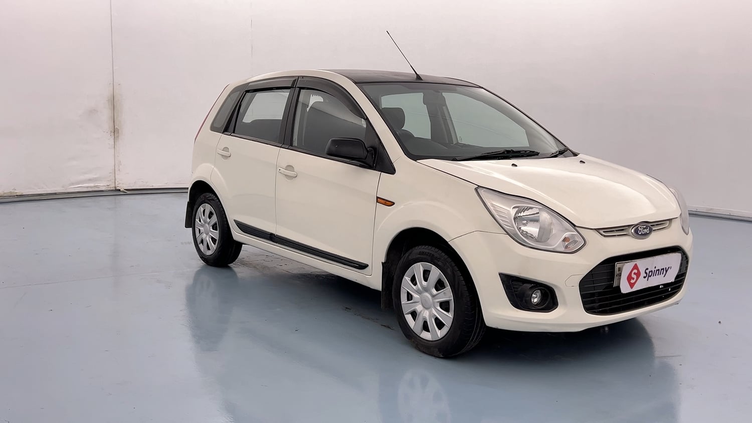 Used 2017 Ford Figo Duratec Petrol EXI 1.2 Petrol Manual exterior RIGHT FRONT CORNER VIEW