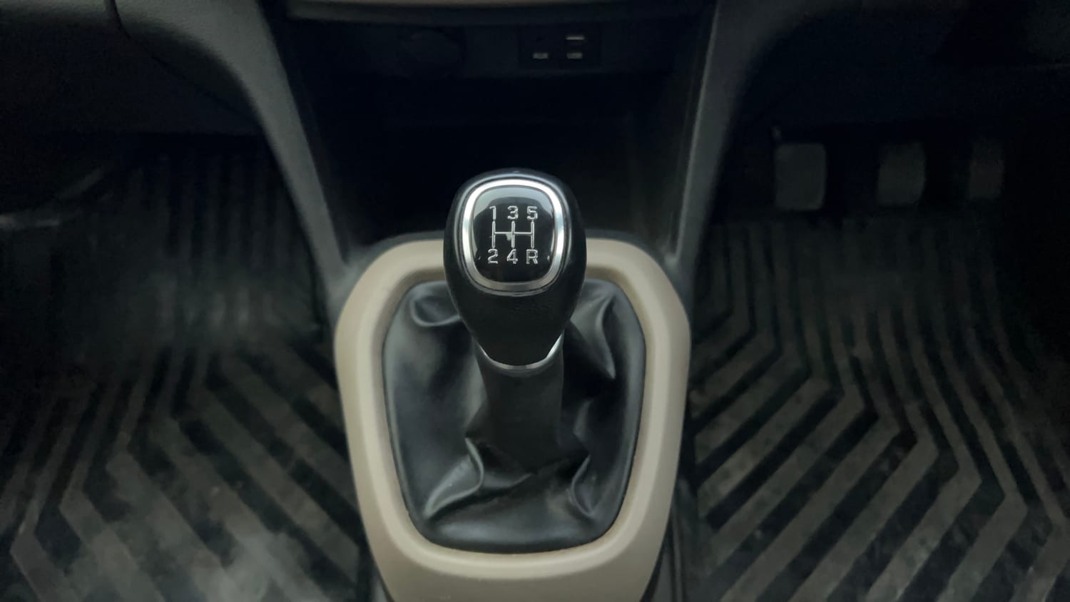 Used 2018 Hyundai Grand i10 Sportz 1.2 Kappa VTVT Petrol Manual interior GEAR  KNOB VIEW