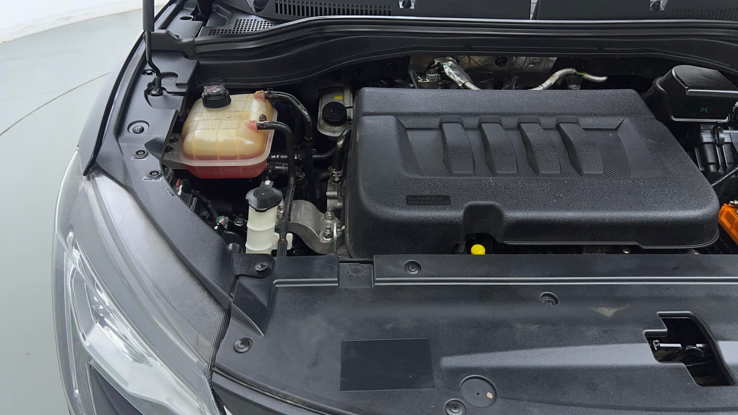 Used 2023 Mahindra XUV700 AX 5 Diesel AT 5 STR Diesel Automatic engine ENGINE RIGHT SIDE VIEW