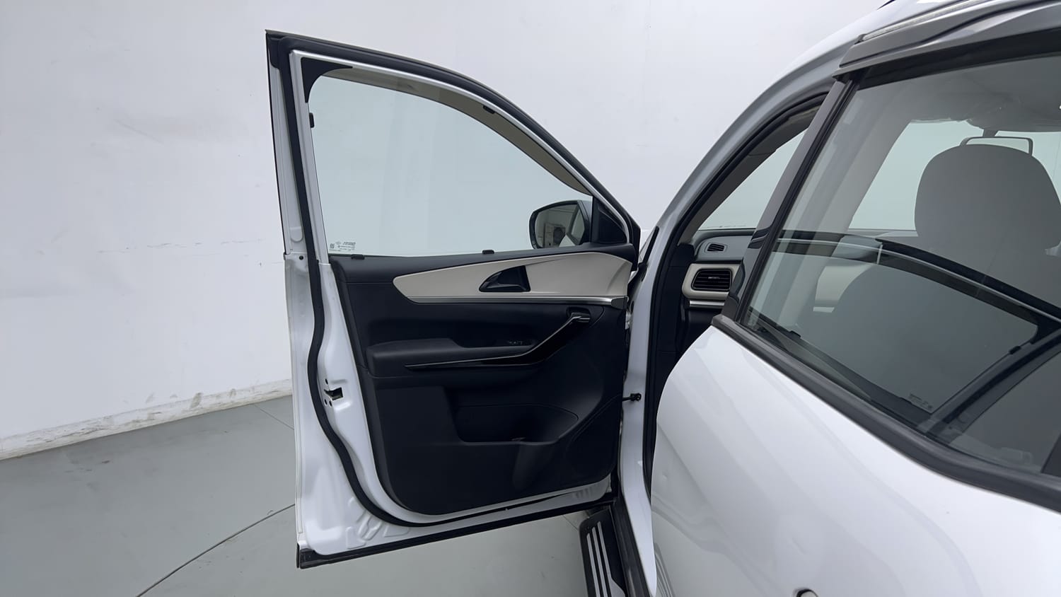 2023 Mahindra XUV700 AX 5 Diesel AT 5 STR-21