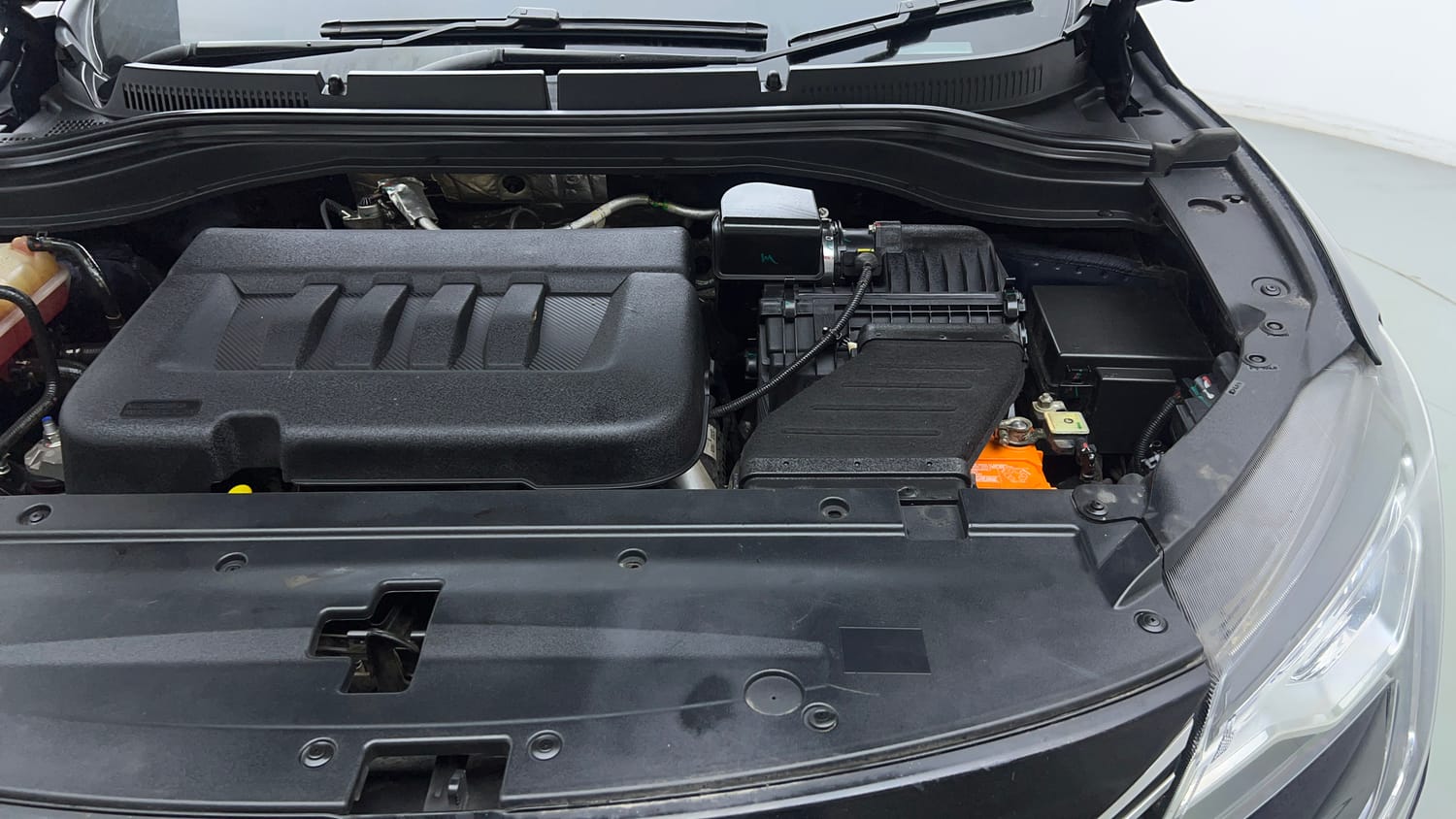 Used 2023 Mahindra XUV700 AX 5 Diesel AT 5 STR Diesel Automatic engine ENGINE LEFT SIDE VIEW