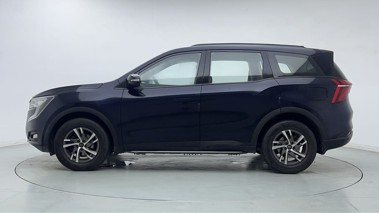 Used 2023 Mahindra XUV700 AX 5 Diesel AT 5 STR Diesel Automatic exterior LEFT SIDE VIEW