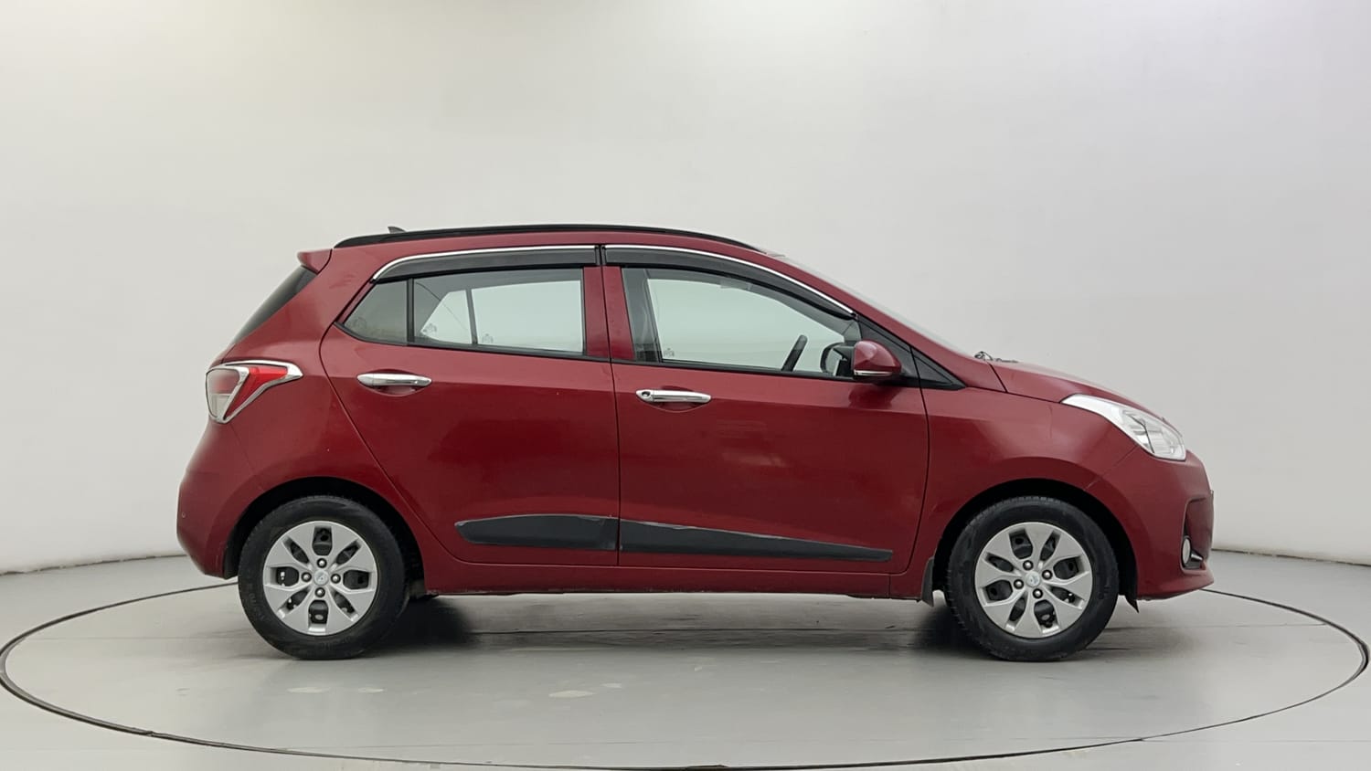 Used 2018 Hyundai Grand i10 Sportz 1.2 Kappa VTVT Petrol Manual exterior RIGHT SIDE VIEW