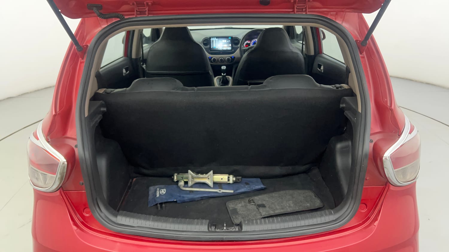 Used 2018 Hyundai Grand i10 Sportz 1.2 Kappa VTVT Petrol Manual interior DICKY INSIDE VIEW