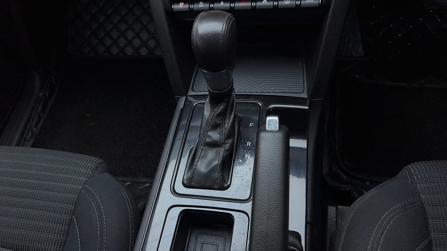 Used 2023 Mahindra XUV700 AX 5 Diesel AT 5 STR Diesel Automatic interior GEAR  KNOB VIEW