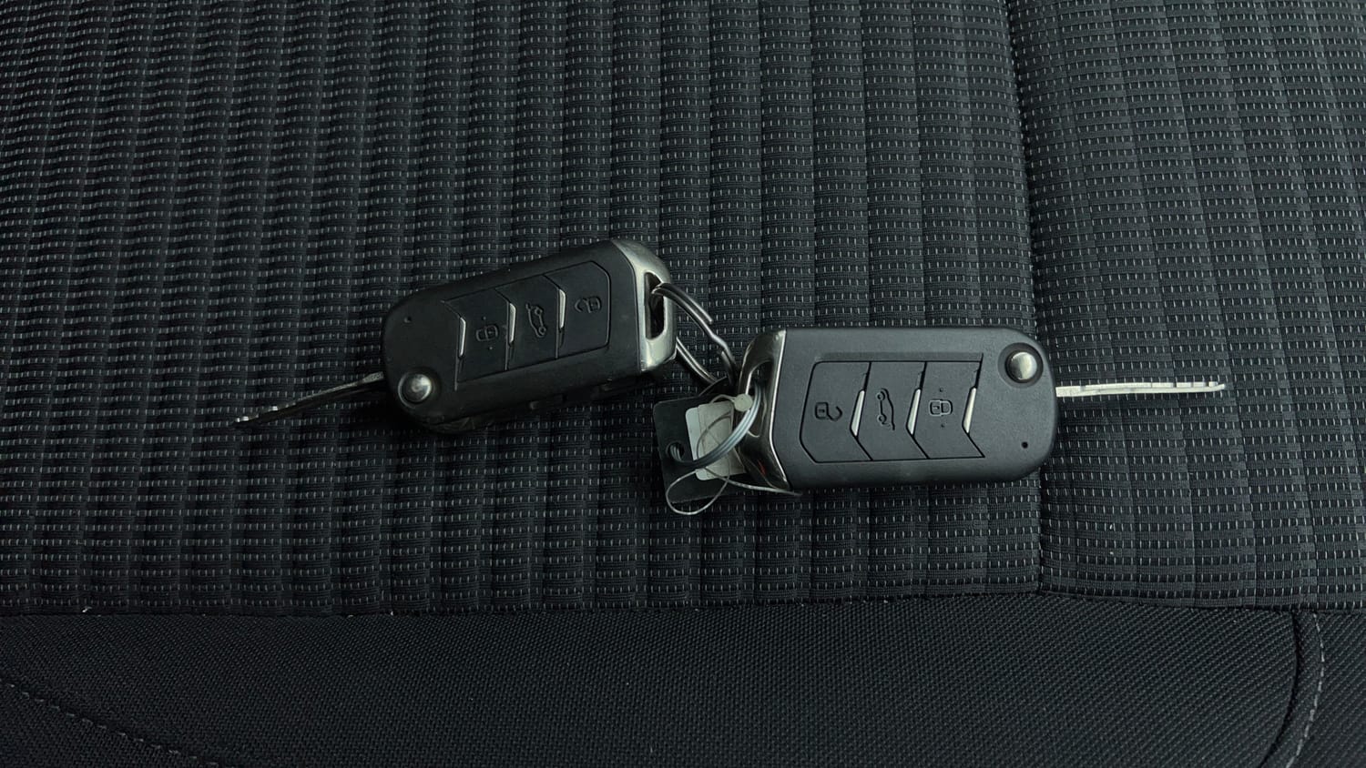 Used 2023 Mahindra XUV700 AX 5 Diesel AT 5 STR Diesel Automatic extra CAR KEY VIEW
