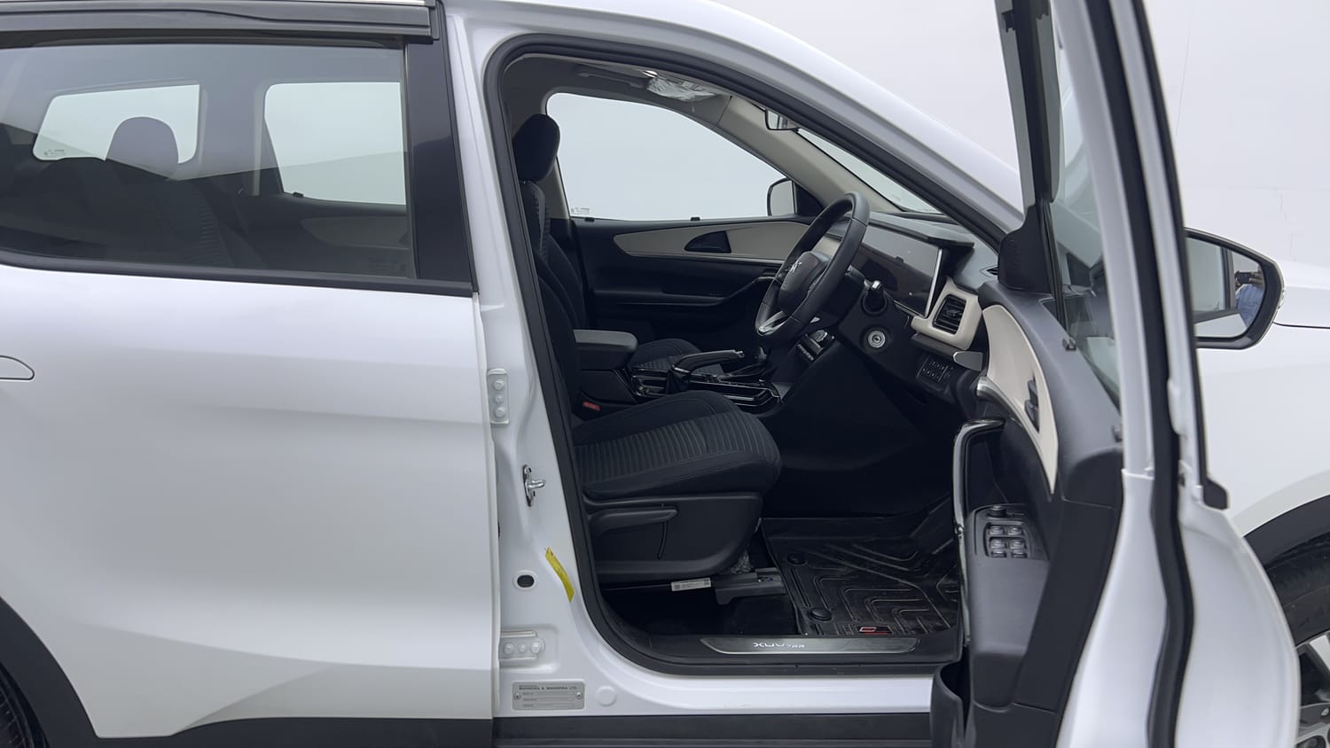 2023 Mahindra XUV700 AX 5 Diesel AT 5 STR-17