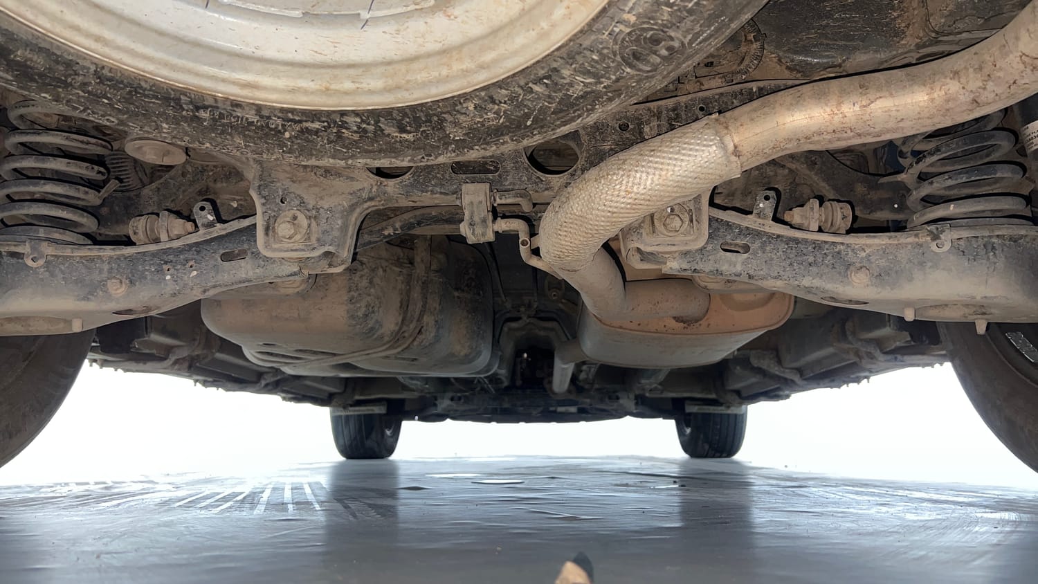 Used 2023 Mahindra XUV700 AX 5 Diesel AT 5 STR Diesel Automatic extra REAR UNDERBODY VIEW (TAKEN FROM REAR)