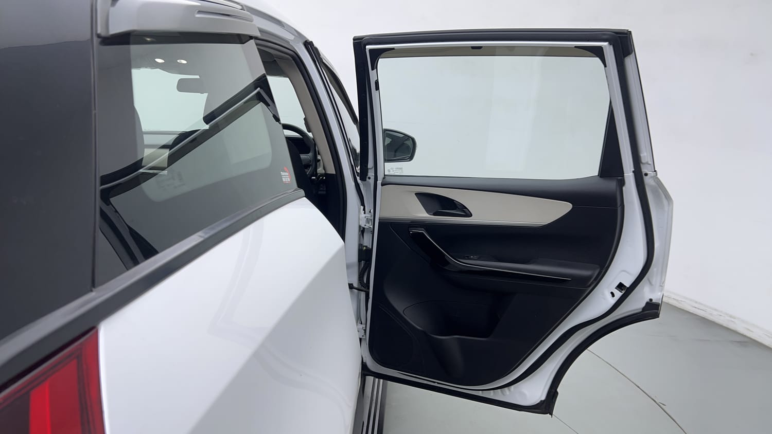 2023 Mahindra XUV700 AX 5 Diesel AT 5 STR-20