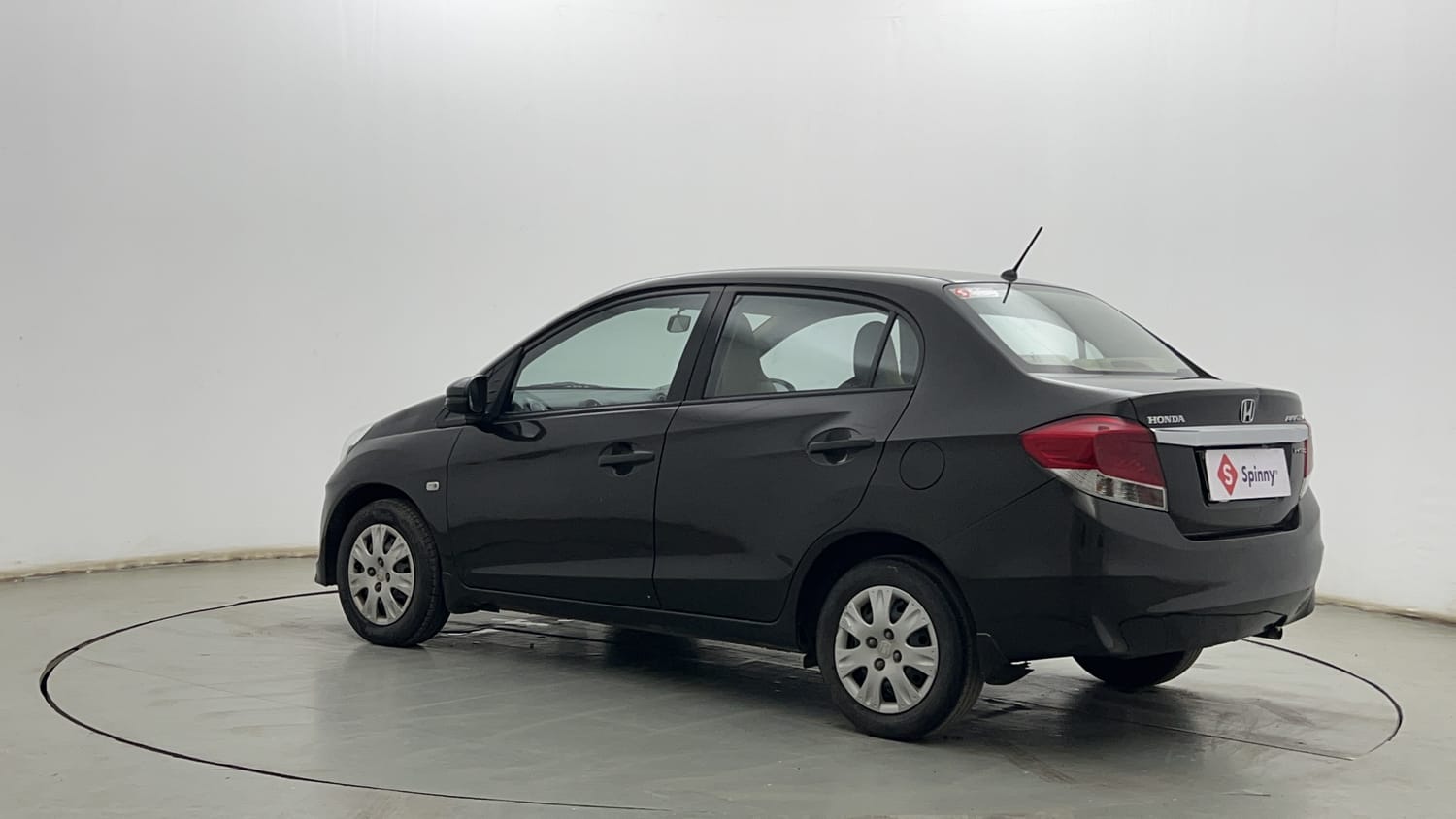 Used 2015 Honda Amaze 1.2 S i-VTEC Petrol Manual exterior LEFT REAR CORNER VIEW