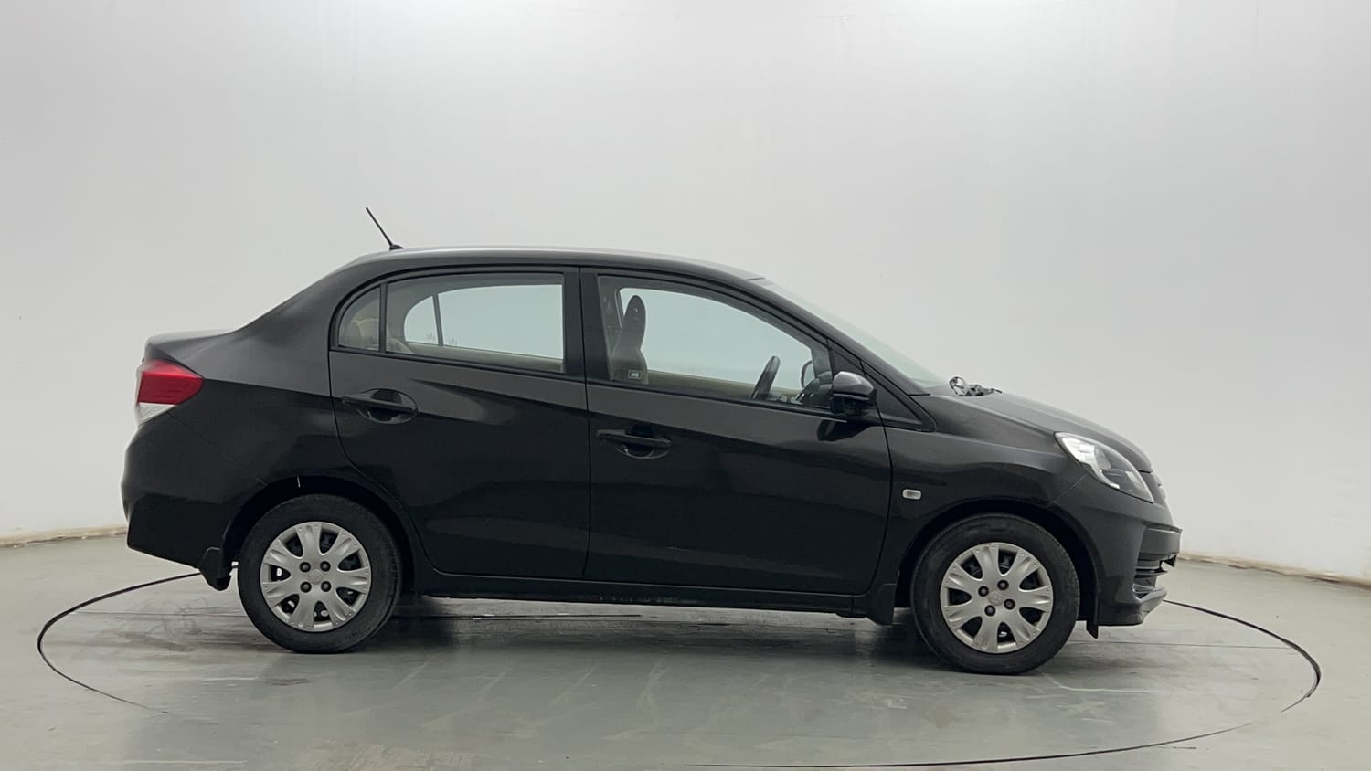 Used 2015 Honda Amaze 1.2 S i-VTEC Petrol Manual exterior RIGHT SIDE VIEW