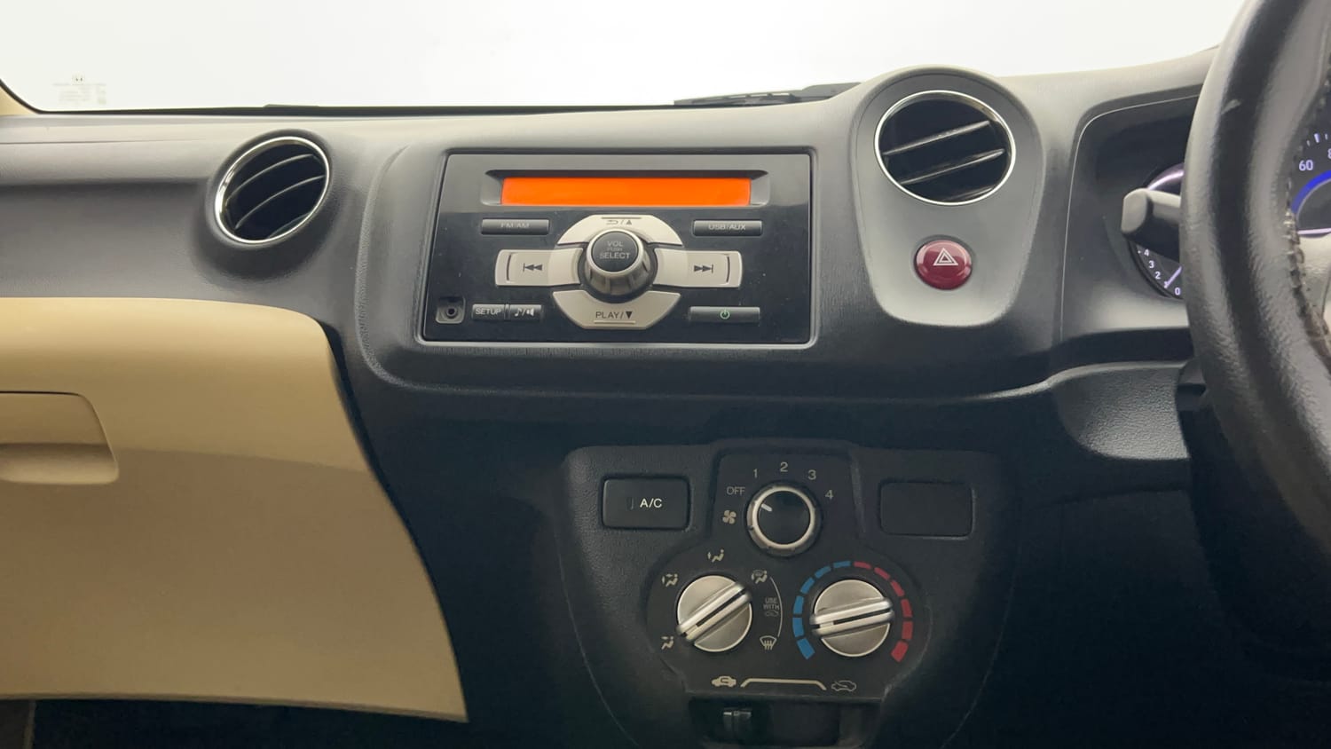Used 2015 Honda Amaze 1.2 S i-VTEC Petrol Manual interior MUSIC SYSTEM & AC CONTROL VIEW