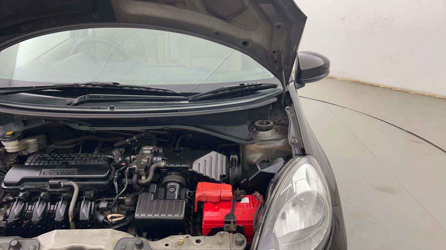 Used 2015 Honda Amaze 1.2 S i-VTEC Petrol Manual engine ENGINE LEFT SIDE HINGE & APRON VIEW
