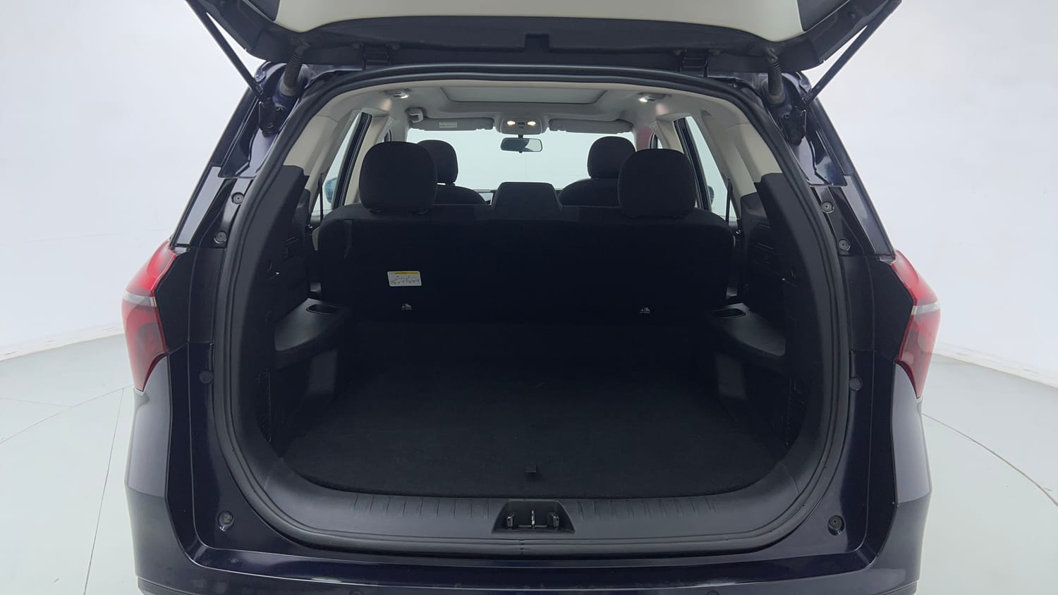 Used 2023 Mahindra XUV700 AX 5 Diesel AT 5 STR Diesel Automatic interior DICKY INSIDE VIEW