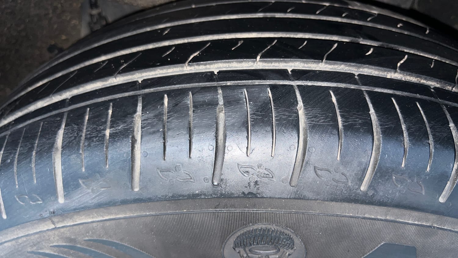 Used 2023 Mahindra XUV700 AX 5 Diesel AT 5 STR Diesel Automatic tyres LEFT REAR TYRE TREAD VIEW