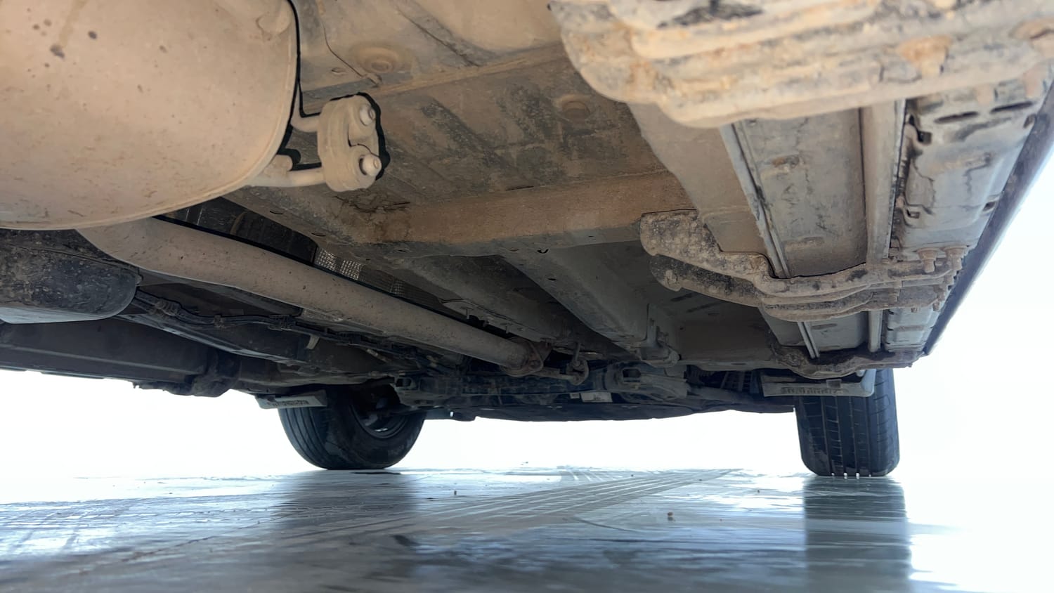 Used 2023 Mahindra XUV700 AX 5 Diesel AT 5 STR Diesel Automatic extra REAR RIGHT UNDERBODY VIEW