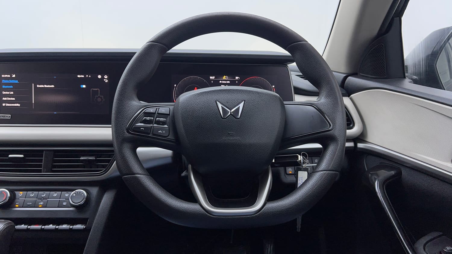 Used 2023 Mahindra XUV700 AX 5 Diesel AT 5 STR Diesel Automatic interior STEERING VIEW