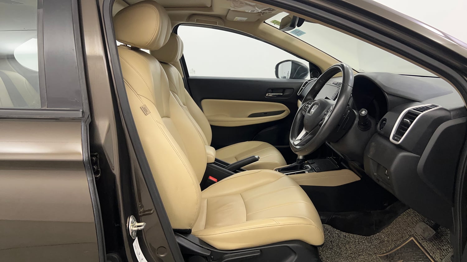 Used 2024 Honda City ZX Petrol CVT Petrol Automatic interior RIGHT SIDE FRONT DOOR CABIN VIEW
