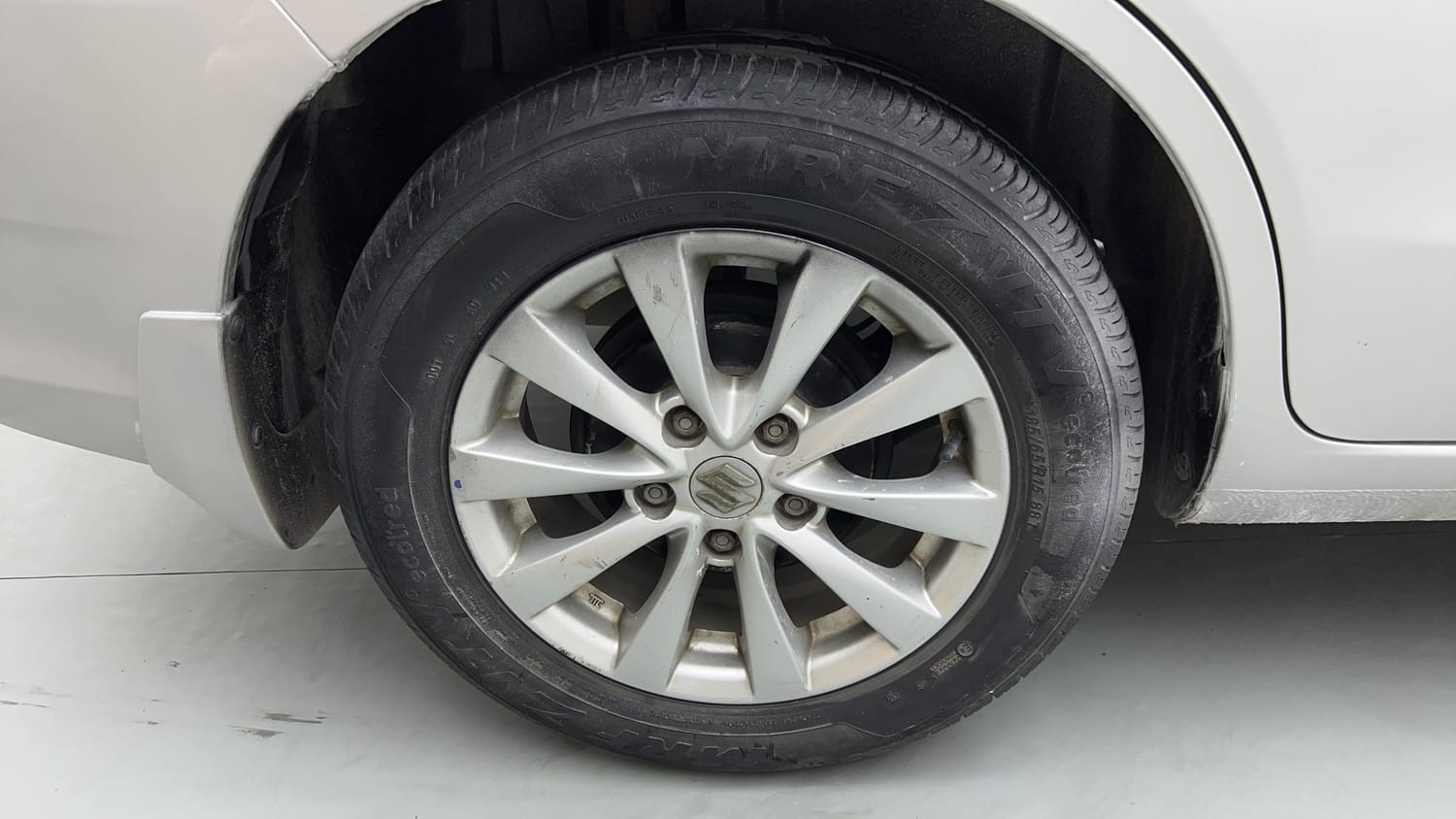 Used 2017 Maruti Suzuki Ertiga VXI AT Petrol Automatic tyres RIGHT REAR TYRE RIM VIEW