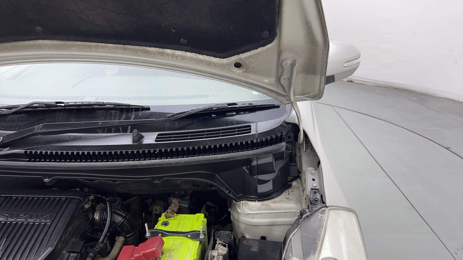 Used 2017 Maruti Suzuki Ertiga VXI AT Petrol Automatic engine ENGINE LEFT SIDE HINGE & APRON VIEW