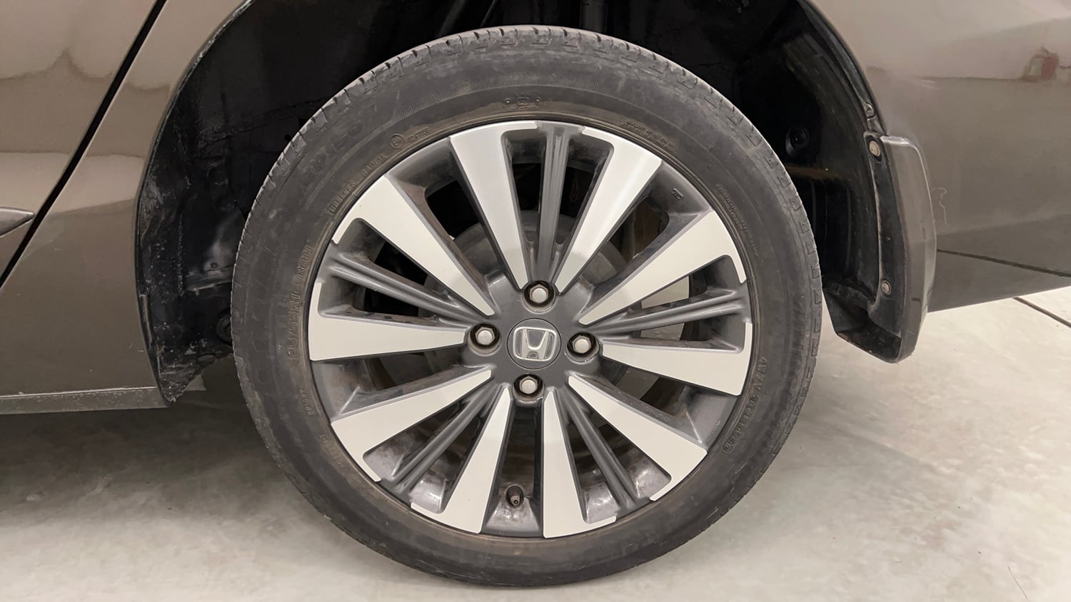 Used 2024 Honda City ZX Petrol CVT Petrol Automatic tyres LEFT REAR TYRE RIM VIEW