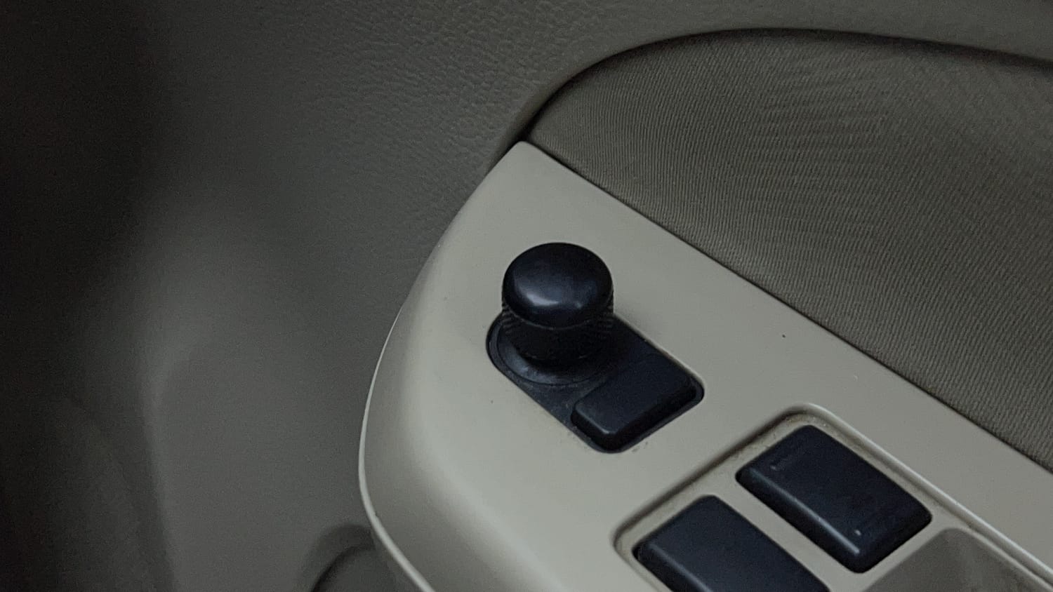 Used 2017 Maruti Suzuki Ertiga VXI AT Petrol Automatic top_features Adjustable ORVM