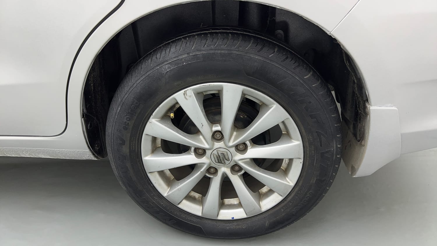 Used 2017 Maruti Suzuki Ertiga VXI AT Petrol Automatic tyres LEFT REAR TYRE RIM VIEW
