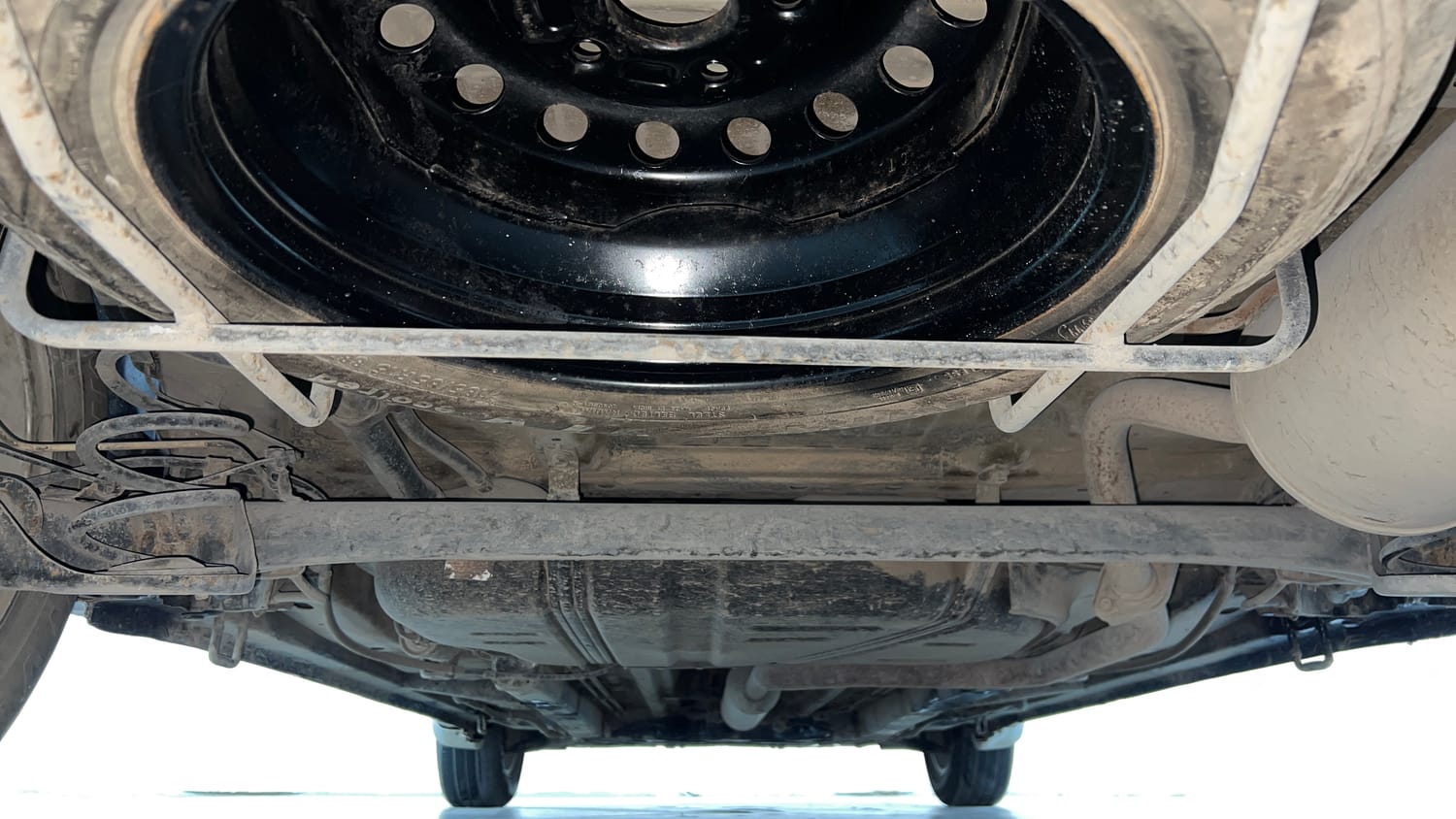 Used 2017 Maruti Suzuki Ertiga VXI AT Petrol Automatic extra REAR UNDERBODY VIEW (TAKEN FROM REAR)