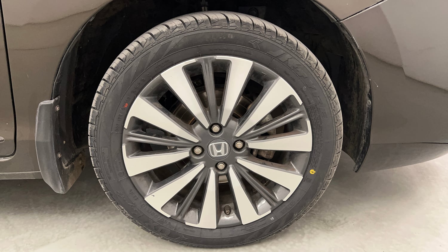 Used 2024 Honda City ZX Petrol CVT Petrol Automatic tyres RIGHT FRONT TYRE RIM VIEW