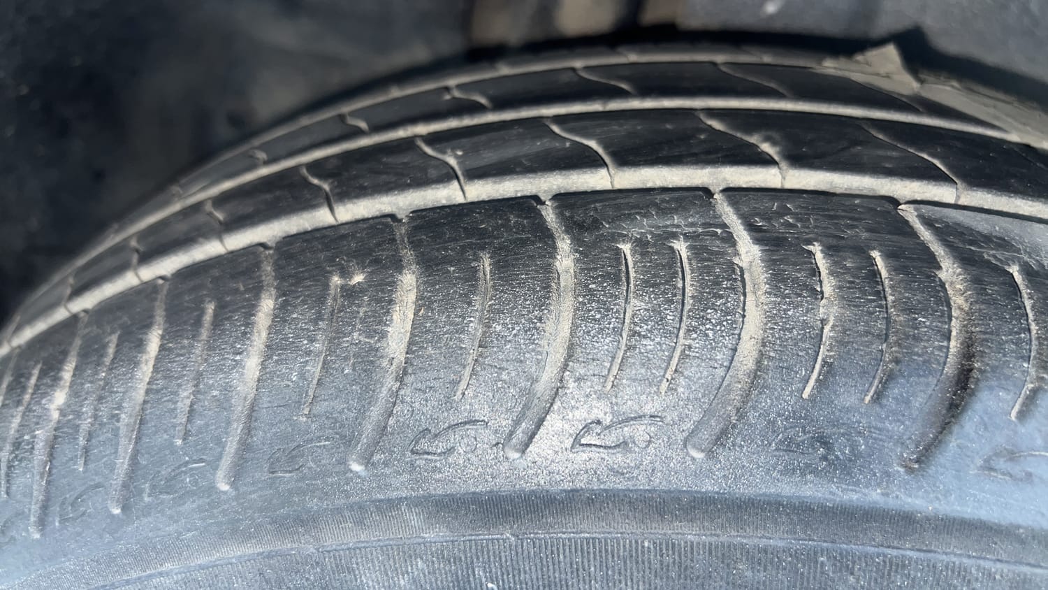 Used 2017 Maruti Suzuki Ertiga VXI AT Petrol Automatic tyres RIGHT REAR TYRE TREAD VIEW