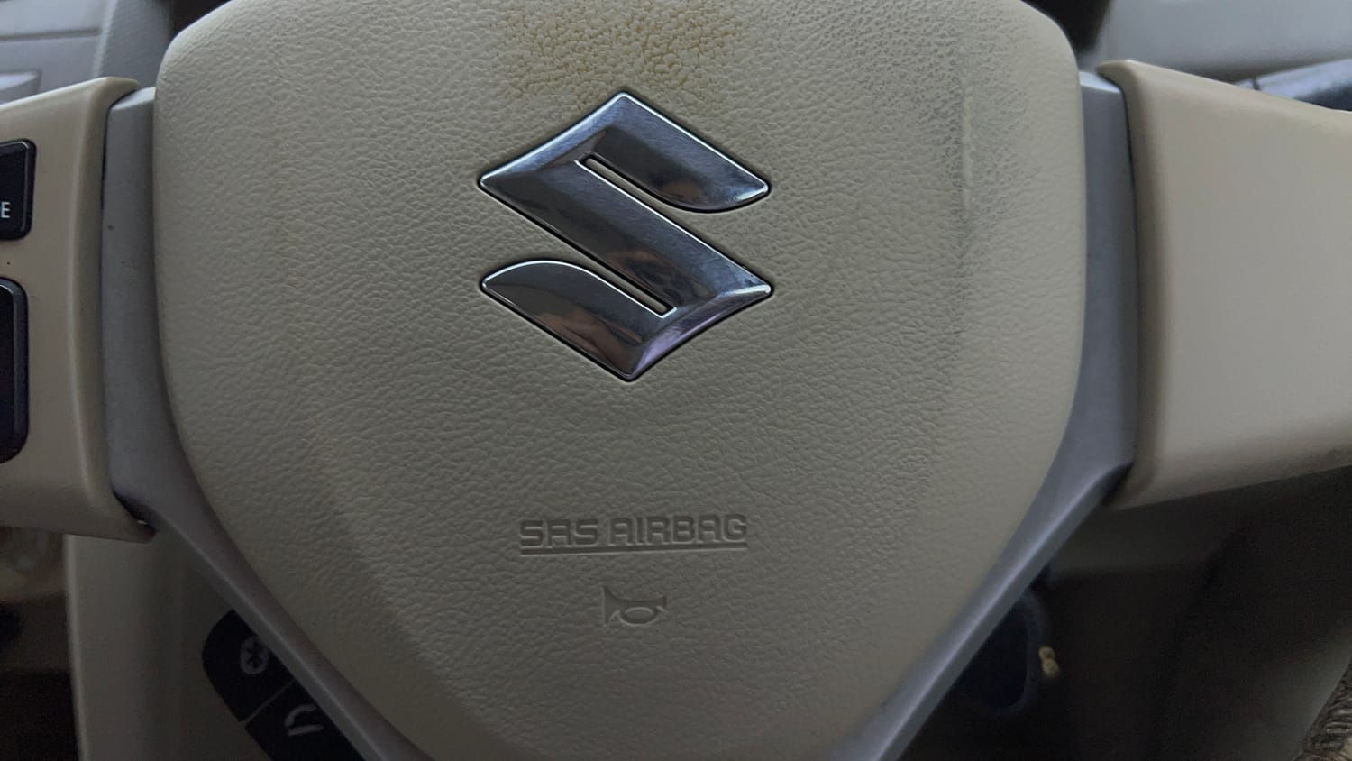 Used 2017 Maruti Suzuki Ertiga VXI AT Petrol Automatic top_features Airbags