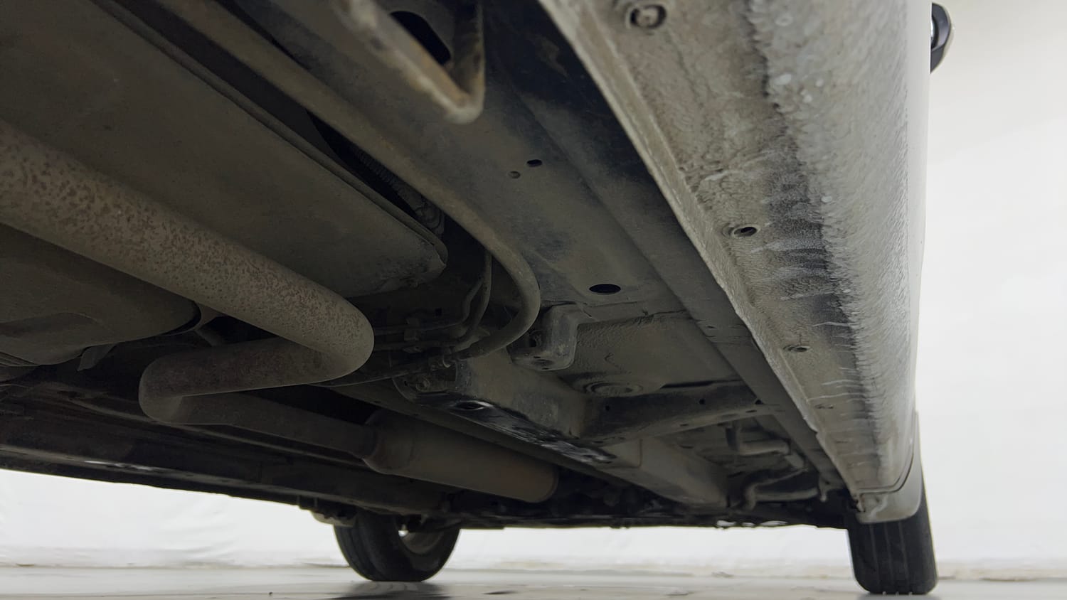 Used 2017 Maruti Suzuki Ertiga VXI AT Petrol Automatic extra REAR RIGHT UNDERBODY VIEW