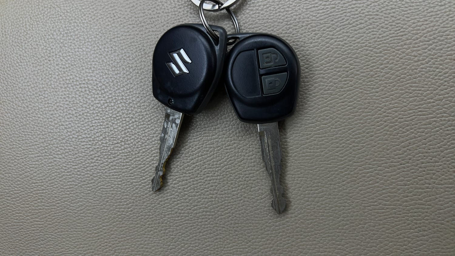 Used 2017 Maruti Suzuki Ertiga VXI AT Petrol Automatic extra CAR KEY VIEW