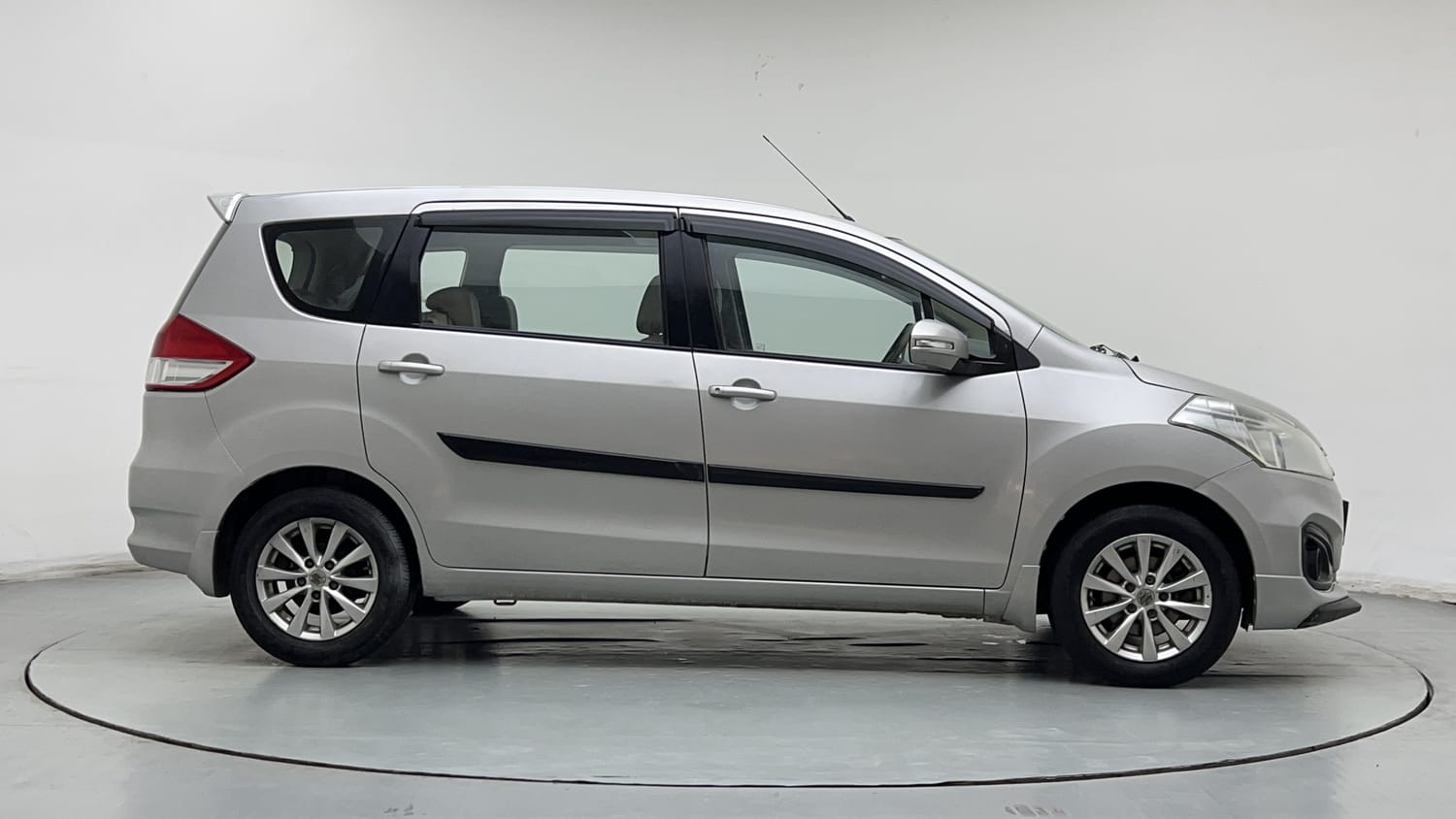 Used 2017 Maruti Suzuki Ertiga VXI AT Petrol Automatic exterior RIGHT SIDE VIEW