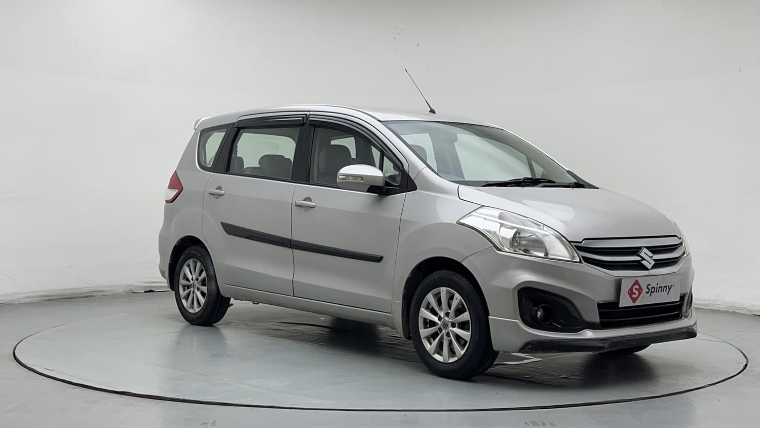 Used 2017 Maruti Suzuki Ertiga VXI AT Petrol Automatic exterior RIGHT FRONT CORNER VIEW