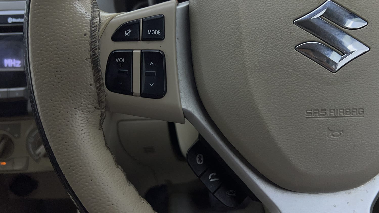 Used 2017 Maruti Suzuki Ertiga VXI AT Petrol Automatic top_features Steering mounted controls
