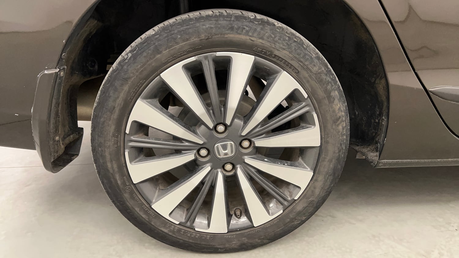 Used 2024 Honda City ZX Petrol CVT Petrol Automatic tyres RIGHT REAR TYRE RIM VIEW