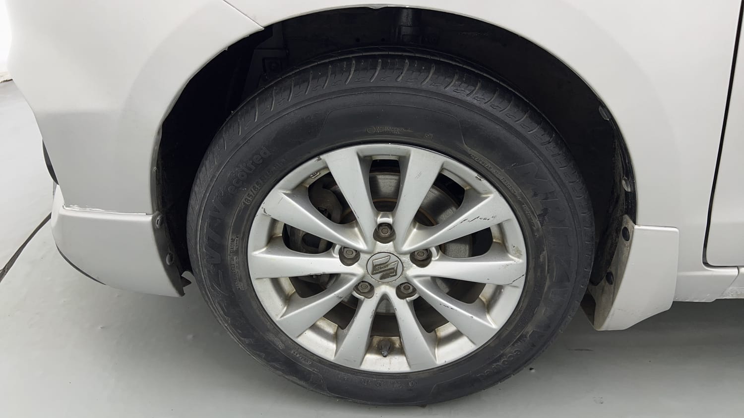 Used 2017 Maruti Suzuki Ertiga VXI AT Petrol Automatic tyres LEFT FRONT TYRE RIM VIEW