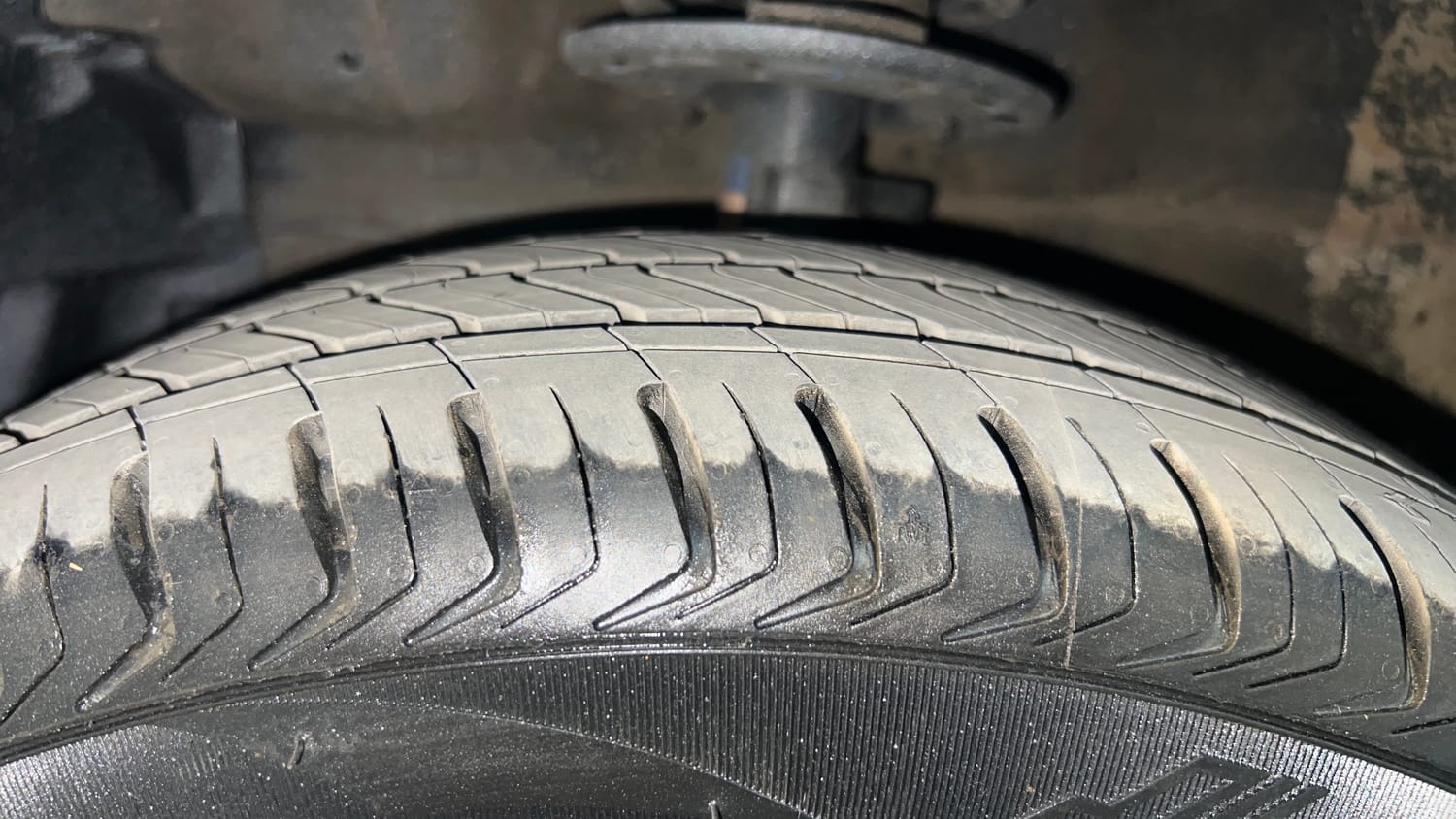 Used 2017 Maruti Suzuki Ciaz ZXi  AT Petrol Automatic tyres LEFT FRONT TYRE TREAD VIEW