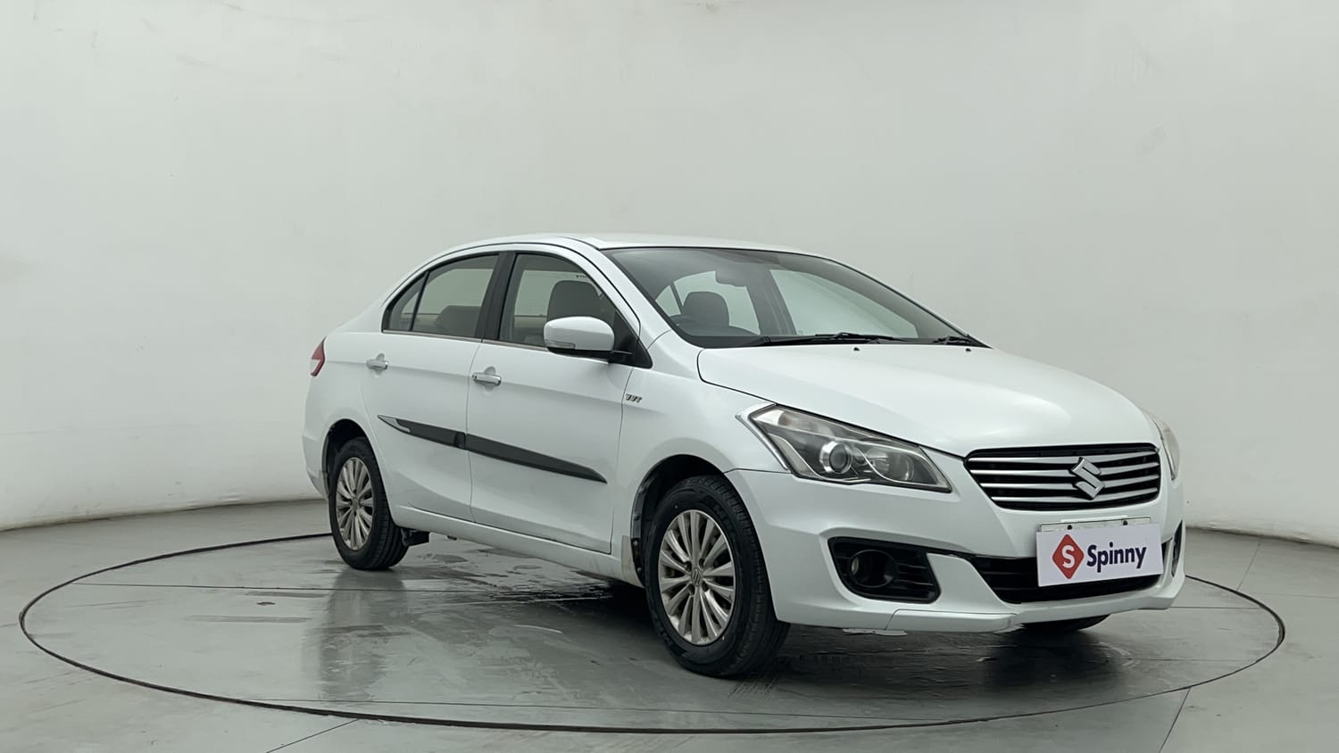 Used 2017 Maruti Suzuki Ciaz ZXi  AT Petrol Automatic exterior RIGHT FRONT CORNER VIEW