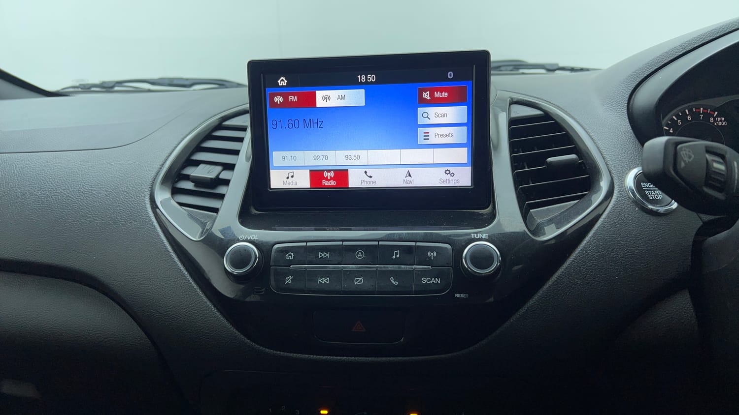 Used 2021 Ford Freestyle Titanium 1.2 Ti-VCT Petrol Manual top_features Touch screen infotainment system