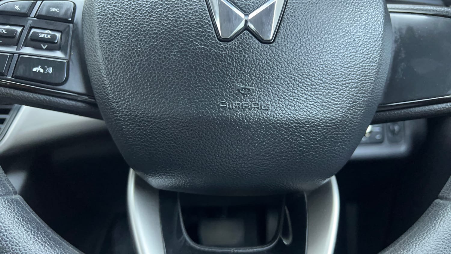 Used 2022 Mahindra XUV700 AX 5 Petrol AT 5 STR Petrol Automatic top_features Airbags