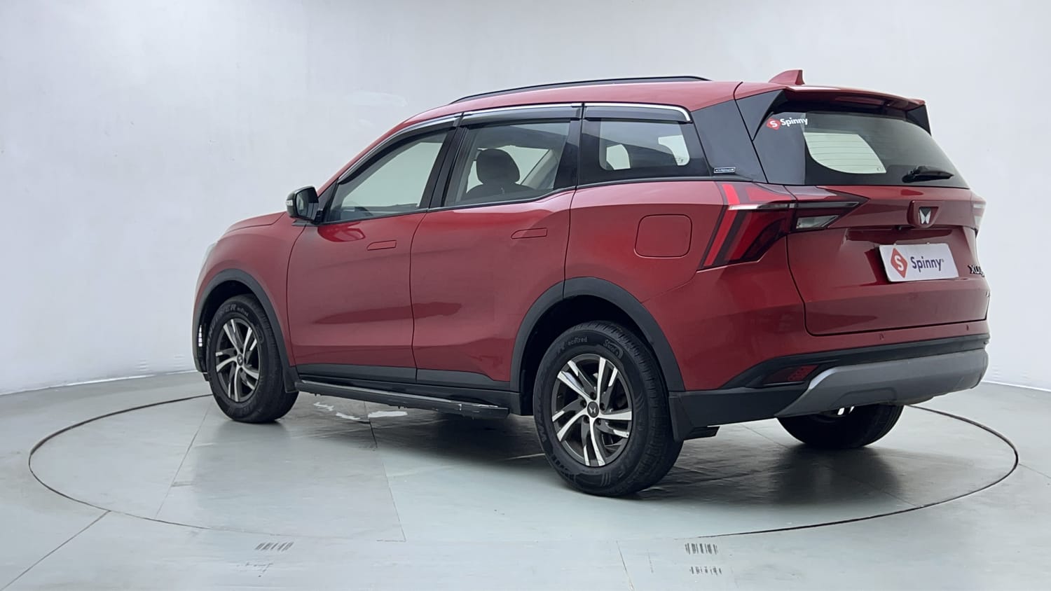 Used 2022 Mahindra XUV700 AX 5 Petrol AT 5 STR Petrol Automatic exterior LEFT REAR CORNER VIEW